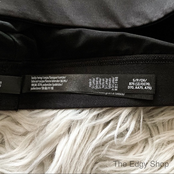 Victoria Sport | Player Logo Scoopneck Sports Bra - Picture 6 of 9